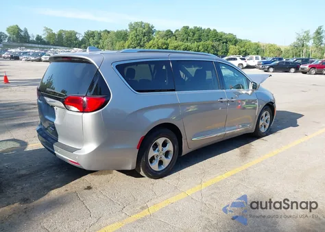 2017 Chrysler Pacifica Touring-L Plus z USA, uszkodzony, nr VIN 2C4RC1EG2HR511883